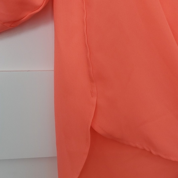 Dynamite neon coral blouse - Picture 2 of 7